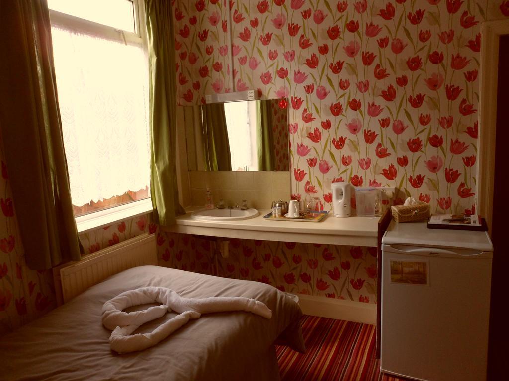 Earlsmere Guesthouse Кингстън ъпон Хъл Екстериор снимка